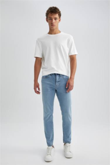 Slim Tapered Fit Narrow Fit Normal Waist Tapered Leg Jeans