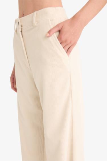 Pantalon en velours côtelé à taille haute et jambes larges Coupe droite