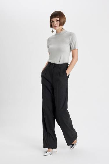 بلوفر سليم فيت بنص رقبة مدورة