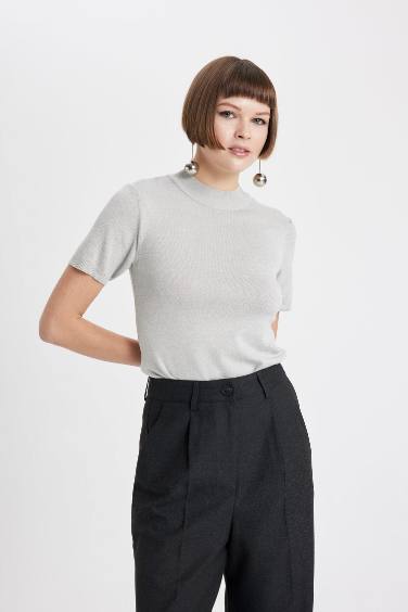 بلوفر سليم فيت بنص رقبة مدورة