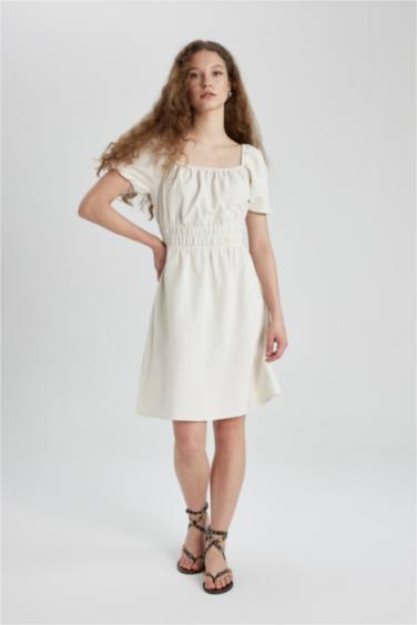 Robe Tissée À Manches Courtes en Lin Col Carré