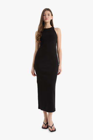 فستان طويل مضلع بديكون بياخة هالتر