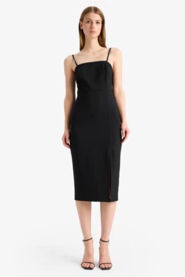 فستان ميدي بياخة مربعة بحمالات