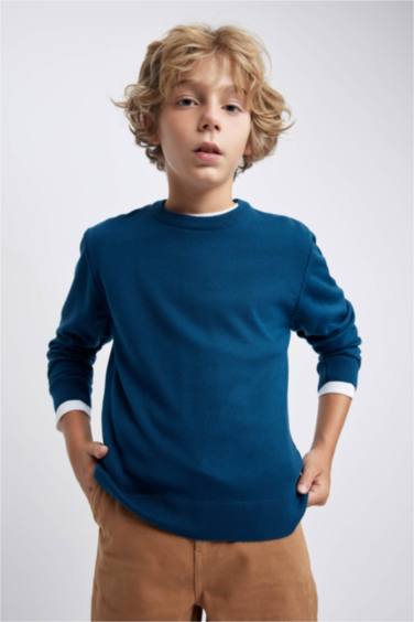 بلوفر تريكو قصة عادية برقبة مستديرة