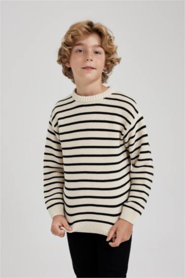 Свитер стандартного кроя для мальчиков