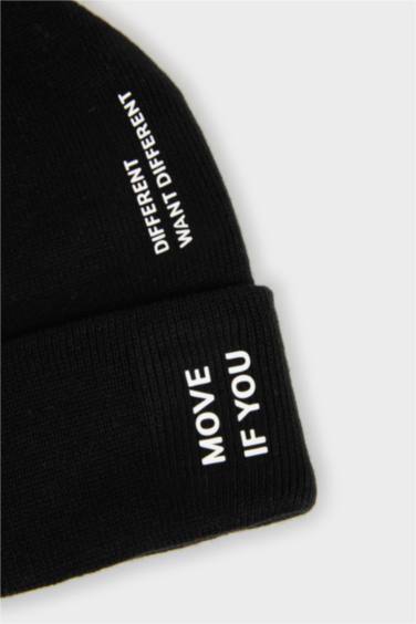 قبعة تريكو مطبوعة