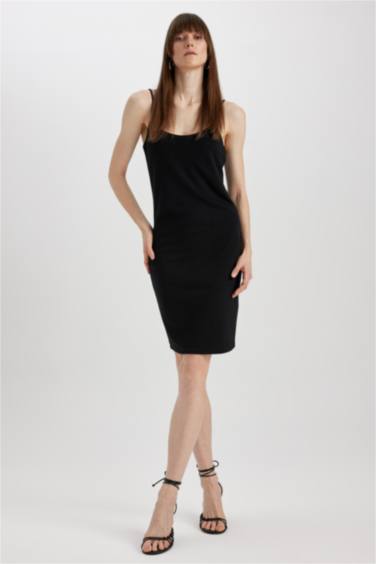 فستان قصير بوديكون بدون كم برقبة مربعة