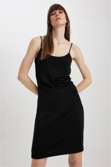 فستان قصير بوديكون بدون كم برقبة مربعة