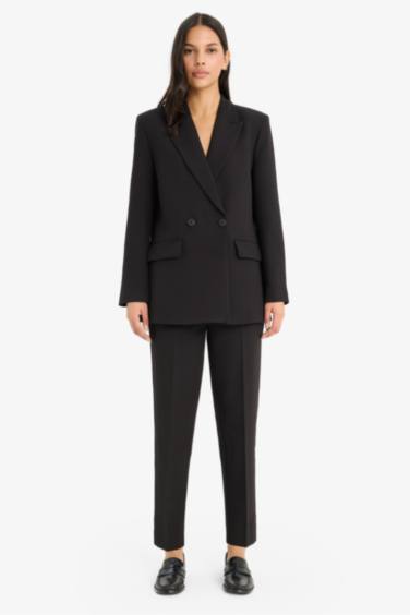 بنطرون قصير سليم فيت بجيب وخصر عالي