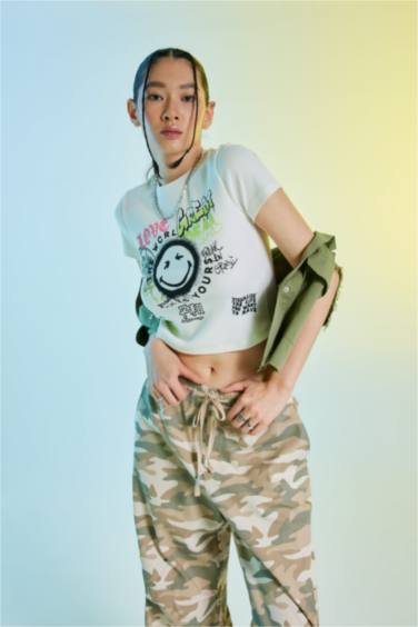 Slim Fit Smiley Licence Printed Camisole Short Sleeve T-Shirt