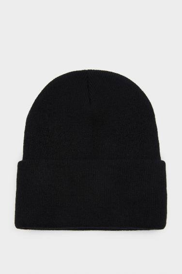 Woman Woven Label Beanie