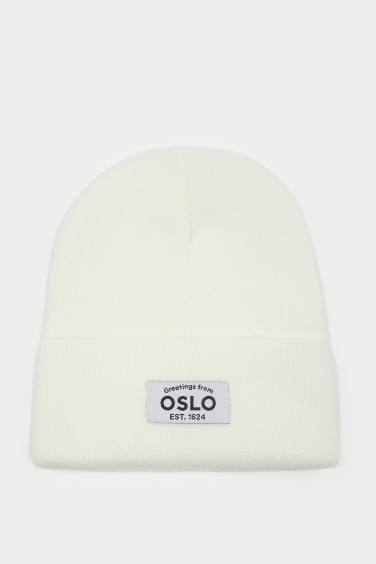 Woman Woven Label Beanie