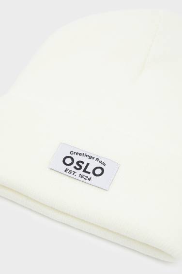 Woman Woven Label Beanie