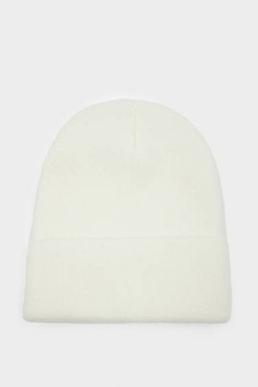 Woman Woven Label Beanie