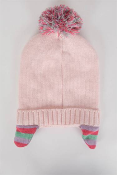 قبعة بيريه بناتي