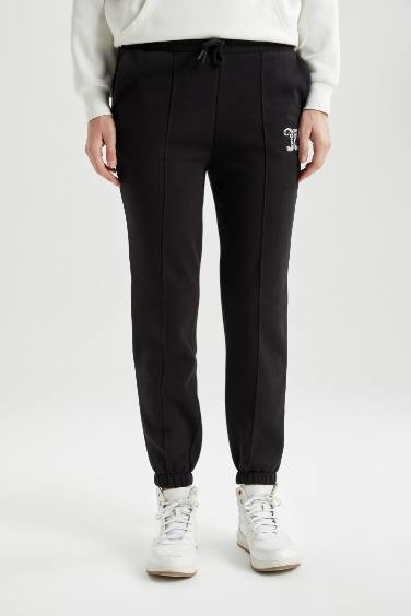 Standard Fit Pocketed Thick Fabric Sweatpants
