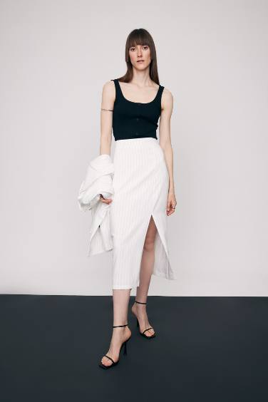 جيبة ميدي مخطط بخصر عادي بنصف بطانة