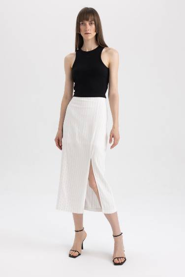 جيبة ميدي مخطط بخصر عادي بنصف بطانة