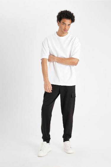 Regular Fit With Cargo Pockets Elastic Waist Jogging Trousers