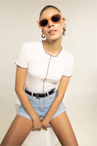 Футболка з коротким рукавом приталеного крою для жінок