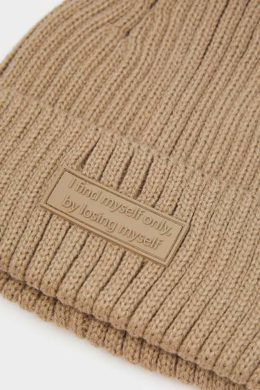 Kadın Dokuma Etiketli Bere