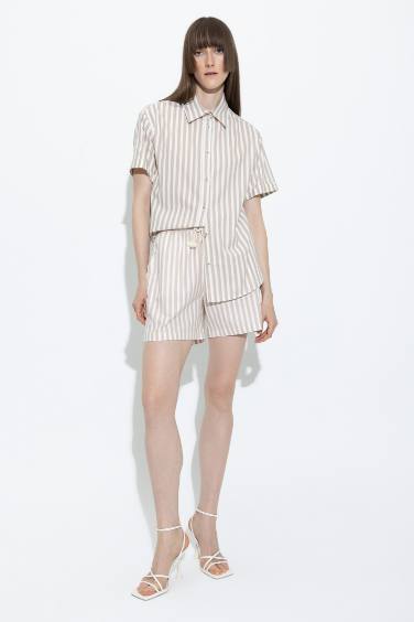 شورت مخطط وايد ليج بخصر عالي