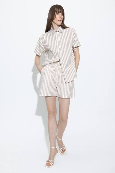 شورت مخطط وايد ليج بخصر عالي