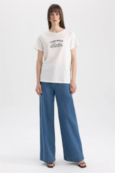 تيشيرت قطن قصة عادية مطرزة وياقة مستديرة