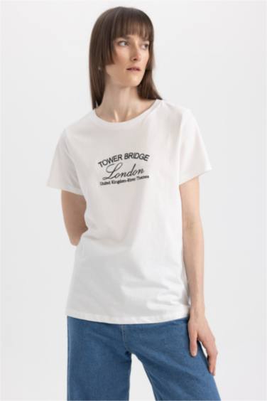 تيشيرت قطن قصة عادية مطرزة وياقة مستديرة