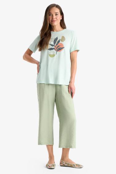 Straight Leg Capri Pants