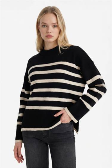 بلوفر مخطط اوفر سايز بياقة عالية