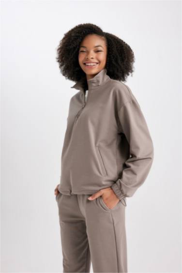 سويت شيرت رياضي بريميوم قصة عادية من DeFactoFit