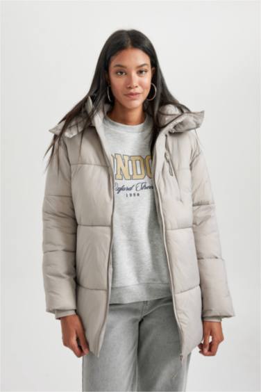 قمصلة نفخ قصة مريحة بغطاء للرأس مقاوم للماء