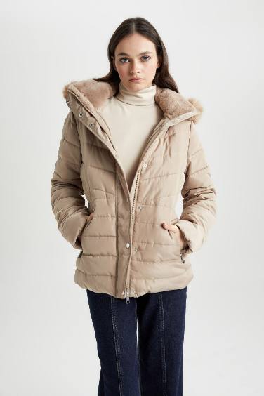 Куртка водоотталкивающая с капюшоном