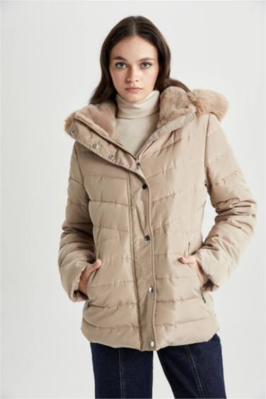 Куртка водоотталкивающая с капюшоном