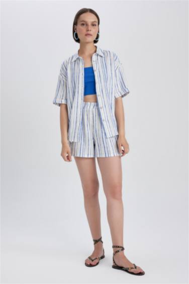 شورت مخطط بقصة عادية بخصر عالي