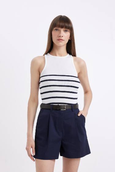 Fitted Crew Neck Sleeveless Blouse