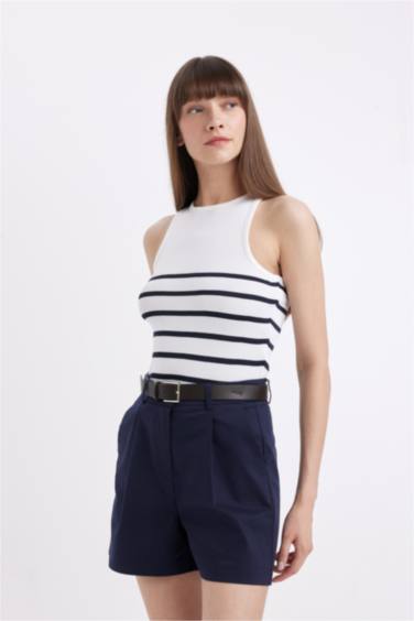 Fitted Crew Neck Sleeveless Blouse