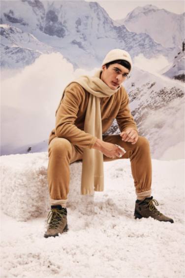 سويت شيرت قطيفة قصة مريحة برقبة مستديرة