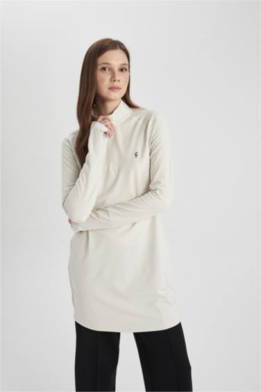 تيشيرت رياضي كم طويل قصة طويلة بطبعة شعار