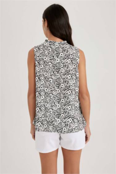 بلوزة بدون أكمام قصة عادية