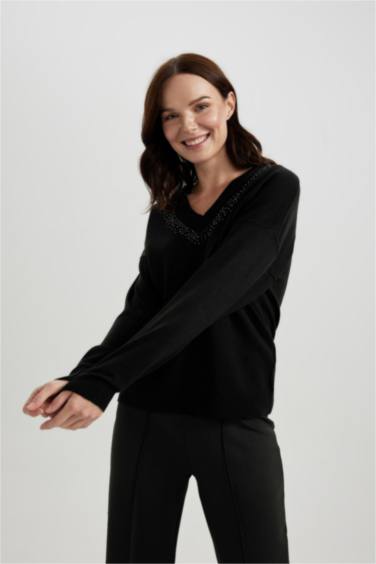 بلوفر قصة عادية بياقة V