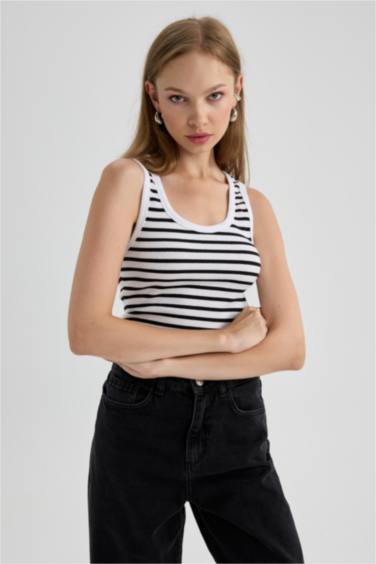 تانك توب مضلع بياقة U