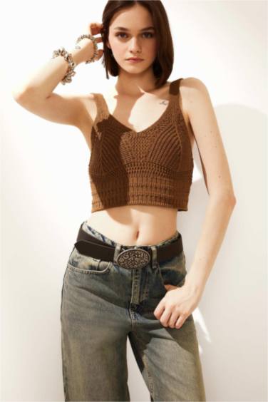 Slim Fit Dar Kesim V Yaka Askılı Örgü Kroşe Atlet