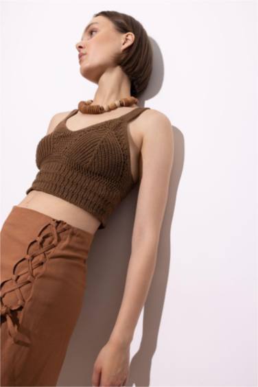 Slim Fit Dar Kesim V Yaka Askılı Örgü Kroşe Atlet