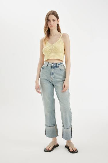 Slim Fit V-Neck Knitted Crop Top