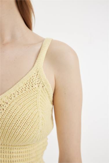 Slim Fit V-Neck Knitted Crop Top