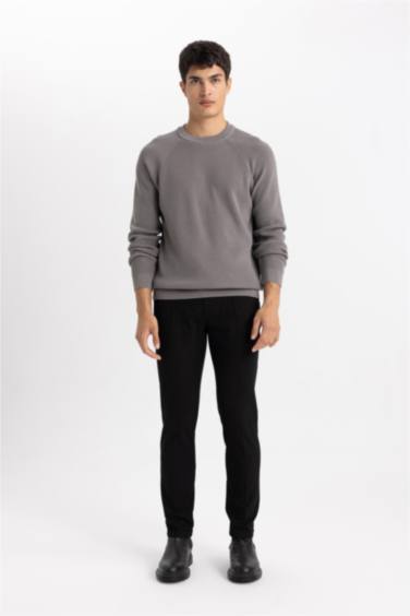 Standard Fit Crew Neck Basic Knitted Pullover