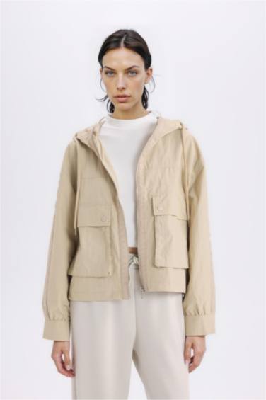 جاكيت خفيف مقاوم للماء قصة مريحة بغطاء للرأس