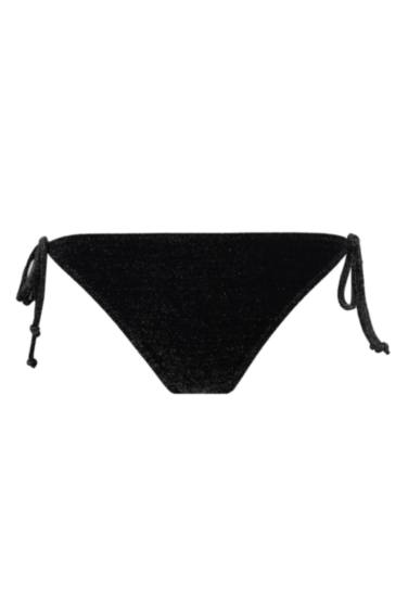 اندر بكيني بقصة عادية من Fall In Love